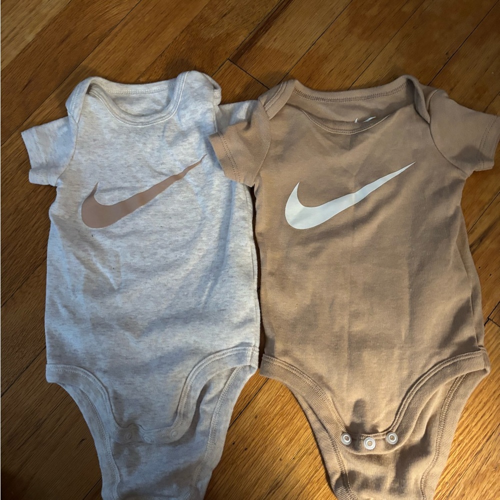 Nike Kids Short-Sleeve Bodysuit Pair in Heather Gray and Tan